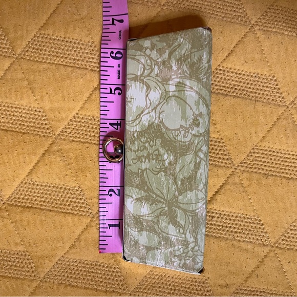 Vintage eyeglass case, pale green floral - Picture 9 of 10